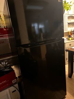 LG Black Top-Freezer Refrigerator