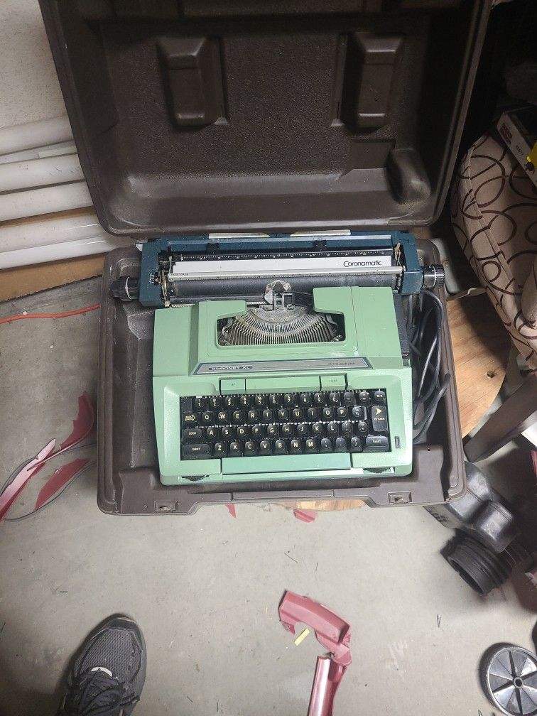 1981 Smith Corona Coronet XL Blue-Green Electric Typewriter Model 6E