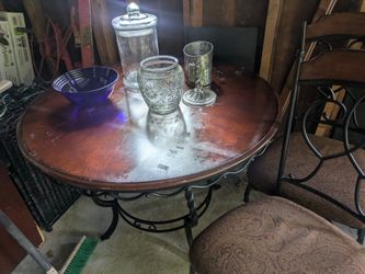 Kitchen table and 4 chairs