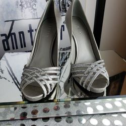 Ralph Lauren Size 9 Silver Heel