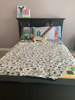 Full size bed 4 piece set expresso great condition!