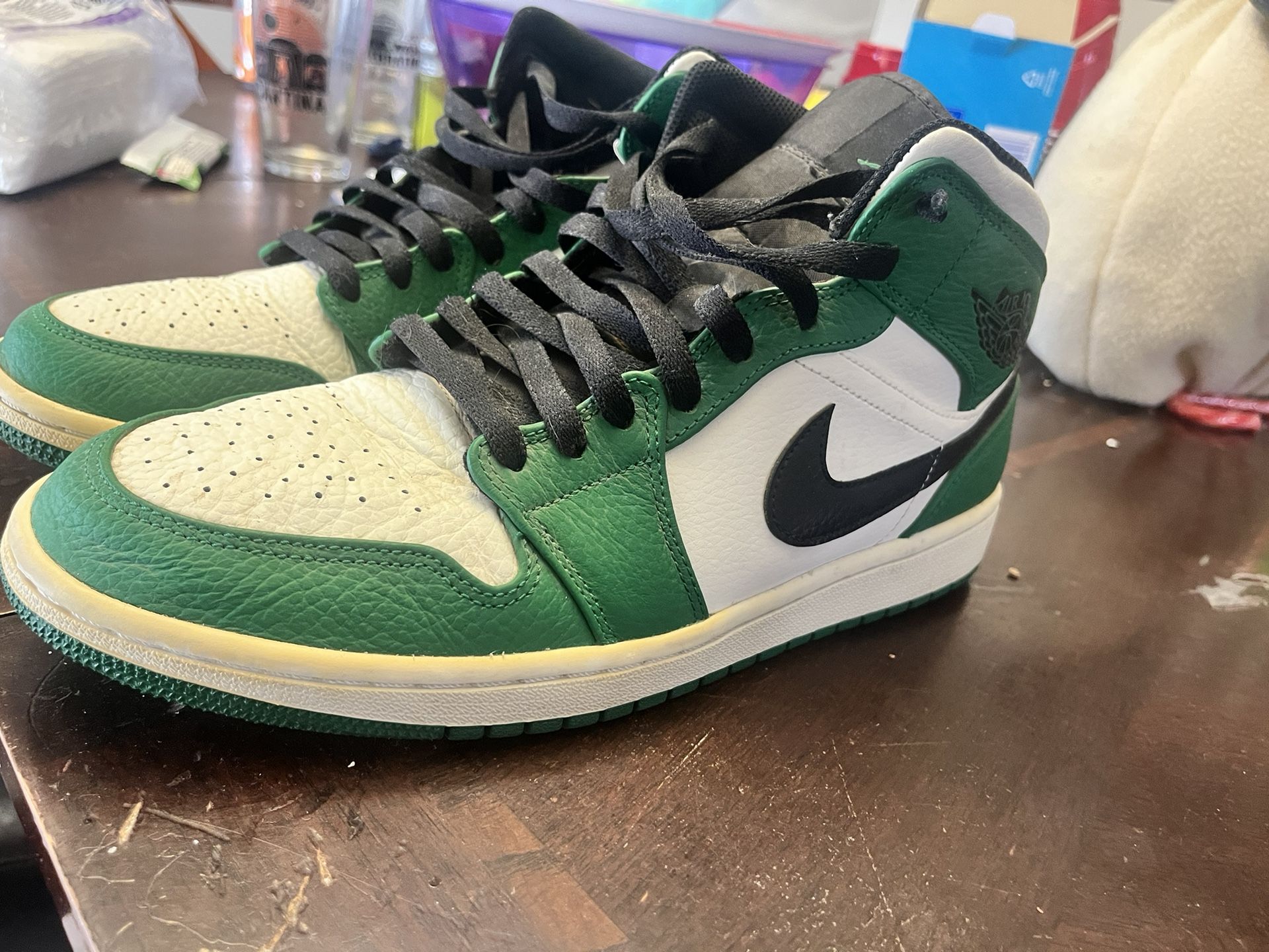 Pine Green Jordan 1 mids size 10.5 