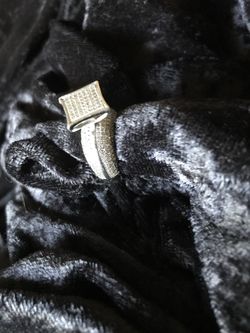 Sterling Silver & Diamond chips 7.5