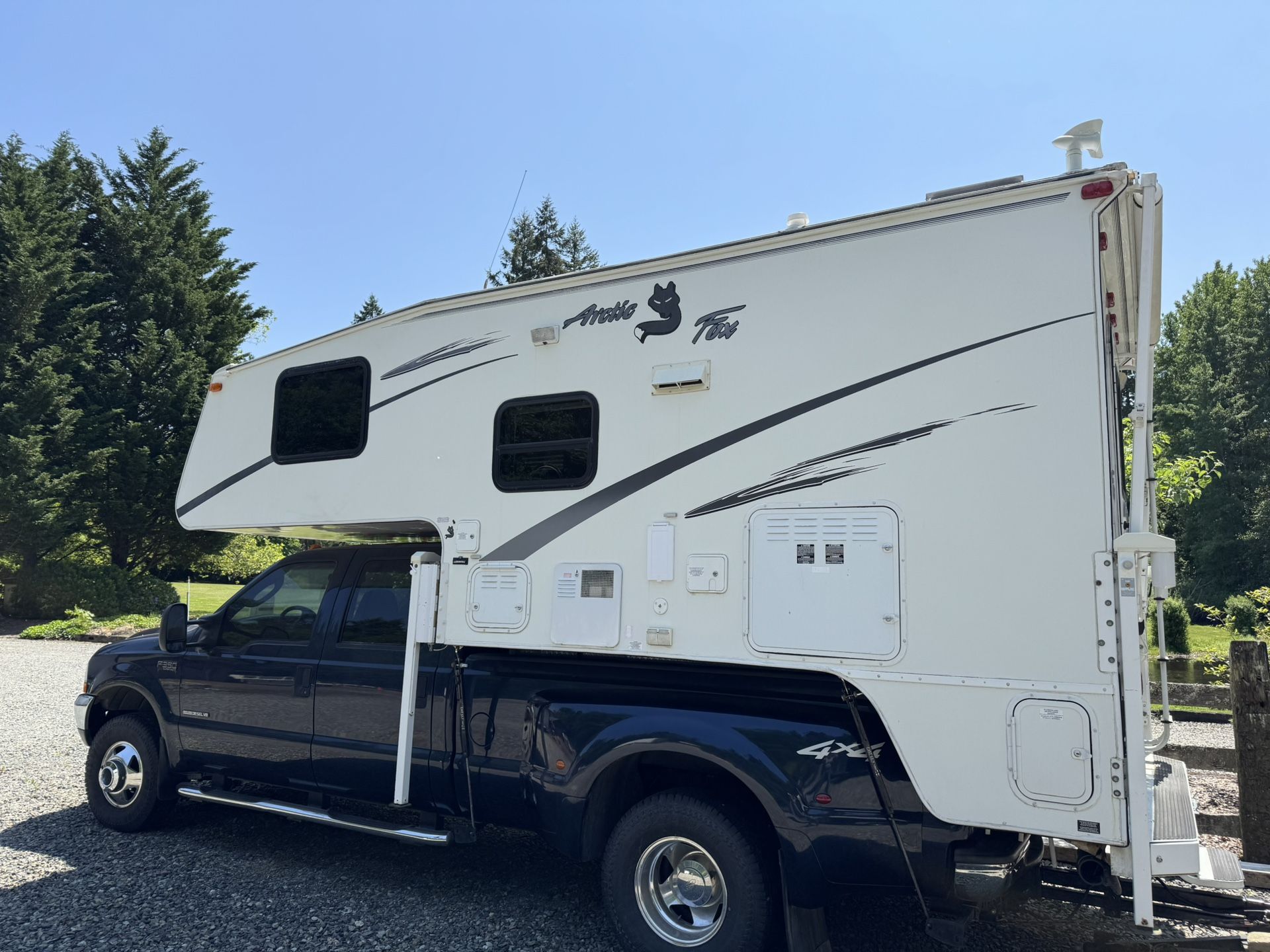 2003 Arctic Fox 990