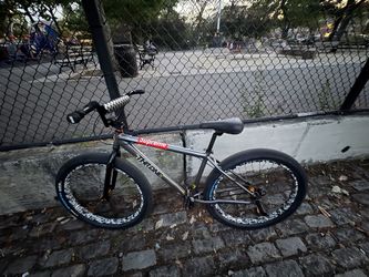 Throne 29inc XL Goon