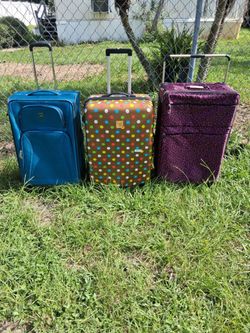 NICE LARGE PULL ALONG LUGGAGE