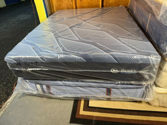 LIKE NEW! Serta iseries Hybrid Queen Mattress - Delivery Available 