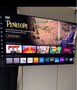 VIZIO 43" 4K LED HDR Smart TV with mount