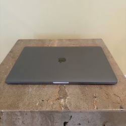 2018 MACBOOK PRO 15 INCH TOUCHBAR 2.6GHZ 16GB 512GB STORAGE