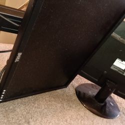 FREE !! 2 Computer monitors. DVi & VGA 
