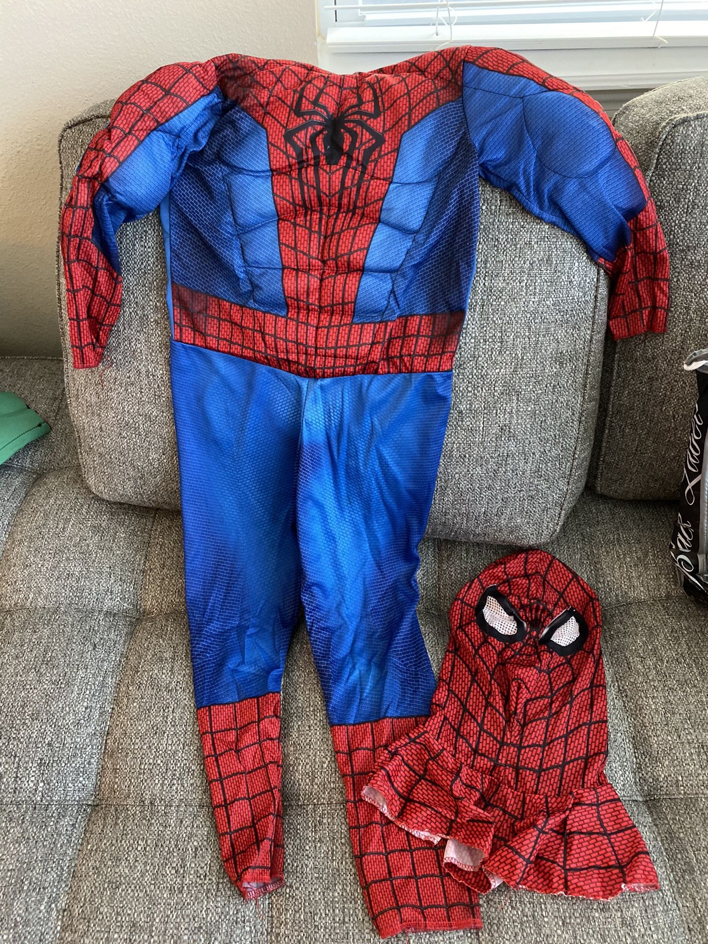 Spider man costume size 5/7