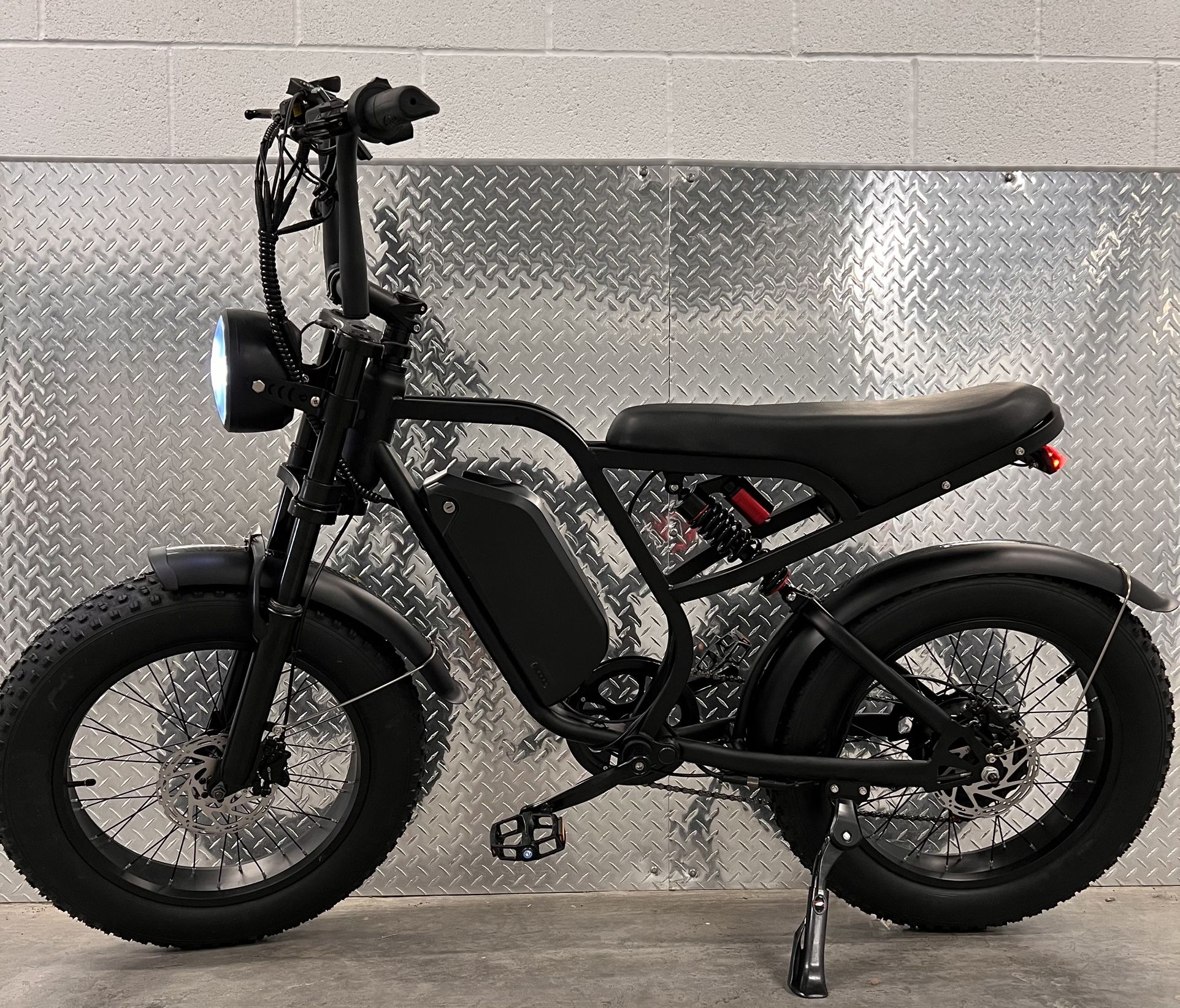 52V/1500W Electric E-bike, 40mph, 20ah Battery/20x4.0 Tire/Hydraulic Brakes