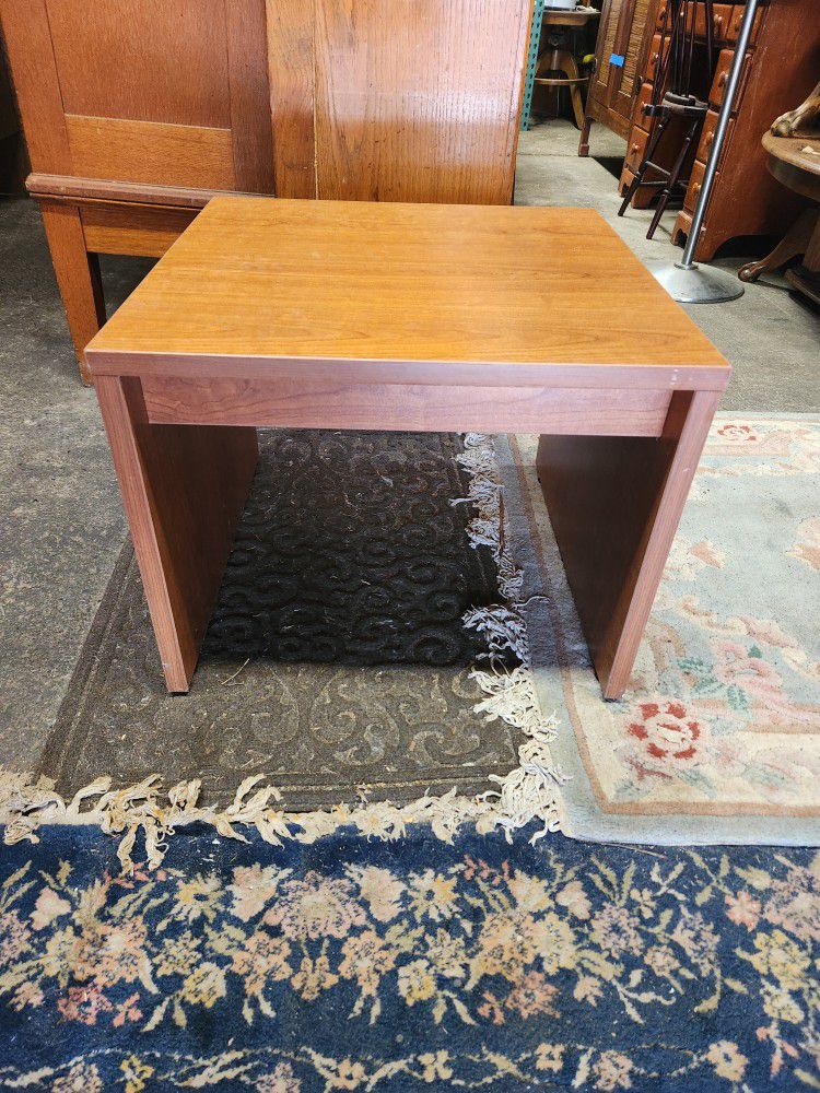 Modern Wooden End/Coffee Table 