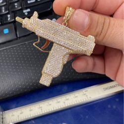 10k Uzi Gun Charm Cubic Zirconia