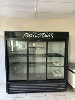 Commercial Fridge Like New For Sale In Good Condition