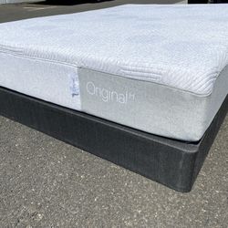 Brand New Queen Size Bed ! Casper Original Mattress ! Queen Size Mattress And Foundation ! Casper Original Hybrid ! Free Delivery