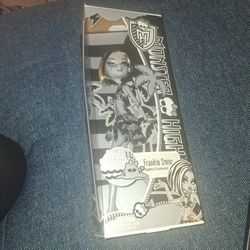 MONSTER HIGH"Frankie Stein 2011 Monster High Doll