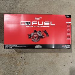 M18 Milwaukee FUEL 7-1/4 Circular Saw & 12.0 FORGE Kit