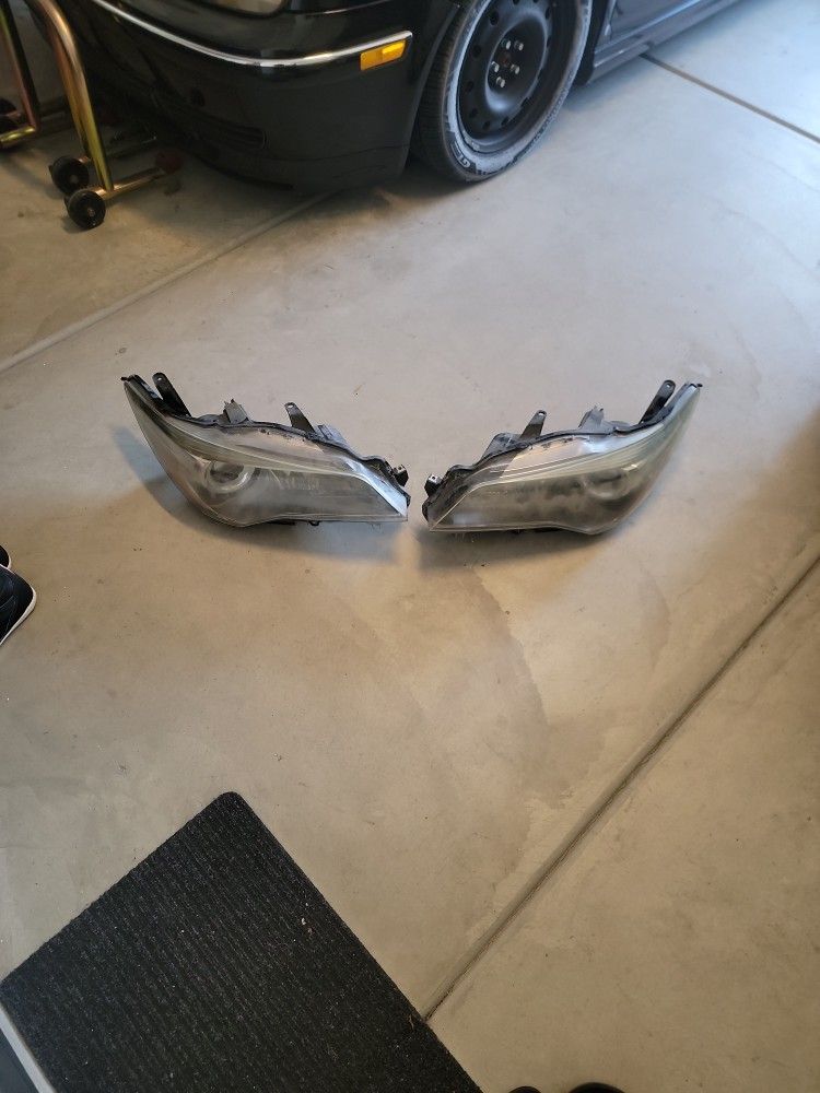 2015 Toyota Camry Headlights