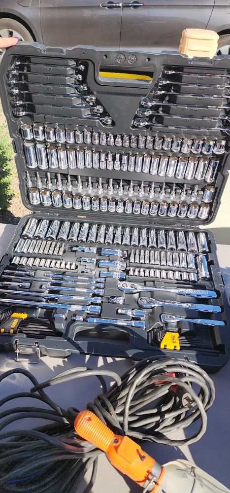 204 Piece Tool Set Dewalt Sock,wrench, for Sale in Gilbert, AZ - OfferUp