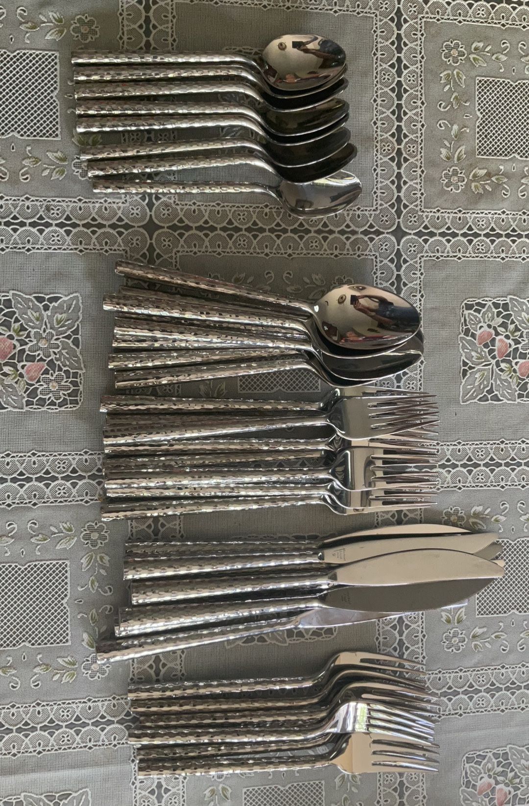 40 Pieces Michael Lloyd Boulder Stainless 18/8