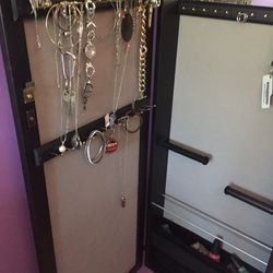 Wall jewelry box
