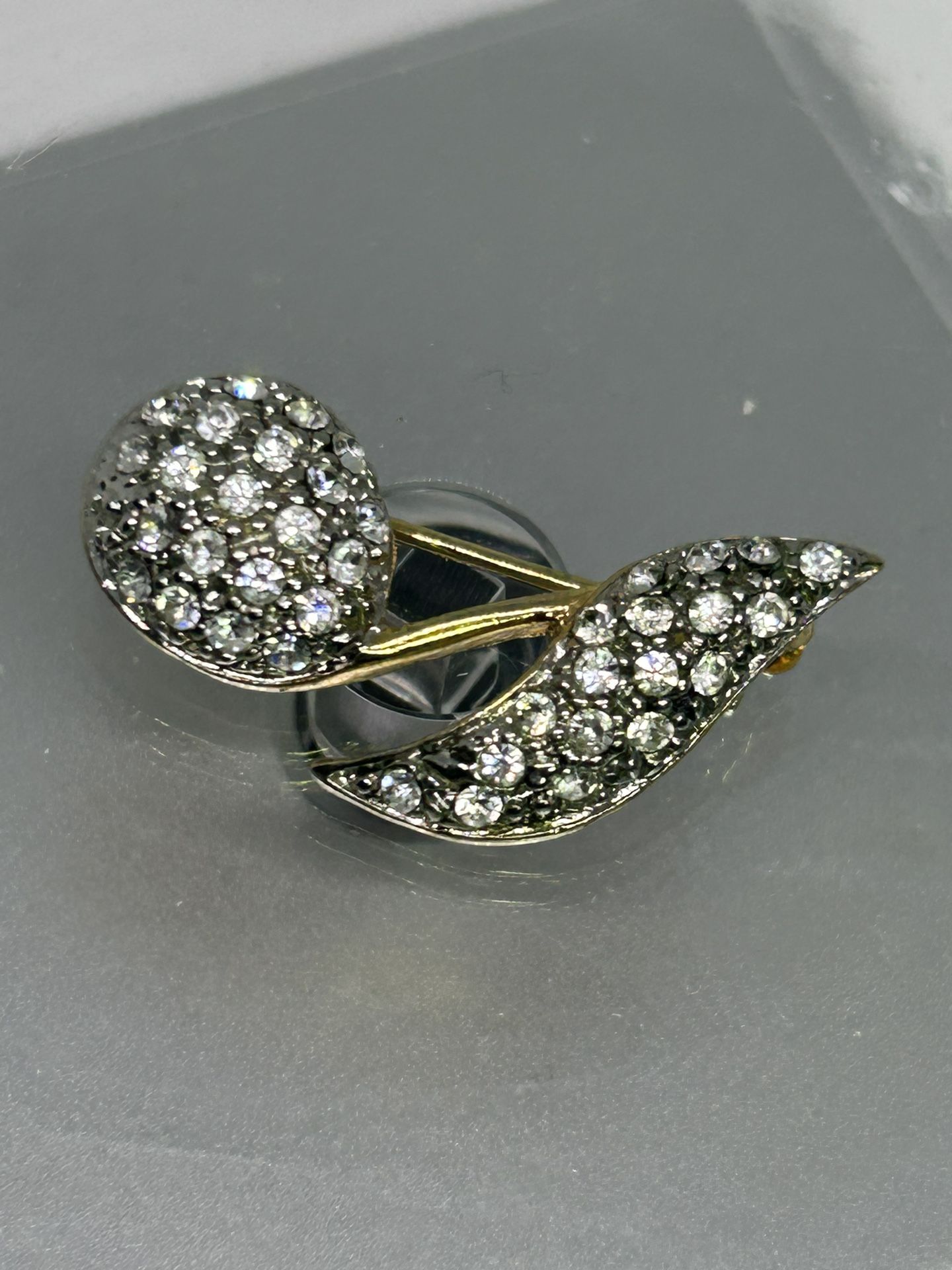 BROOCH
