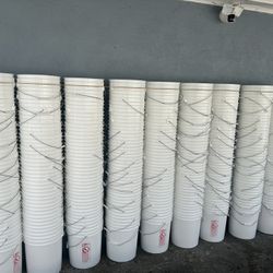 Cubetas De 5 Gallones Conpletamente Limpias No Tapaderas$2 Each