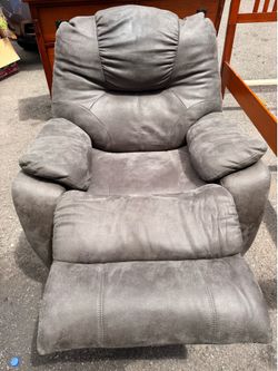Recliner ￼