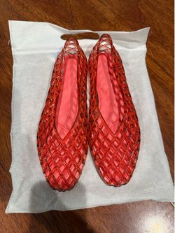 Size 6, jelly sandals