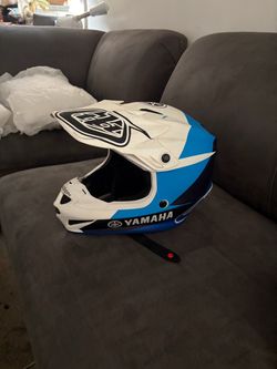 Yamaha L4 helmet
