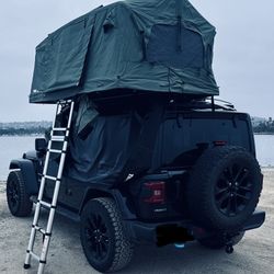 Thule Tepui Foothill Low-Profile Rooftop Tent
