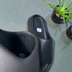 Yeezy Slides 