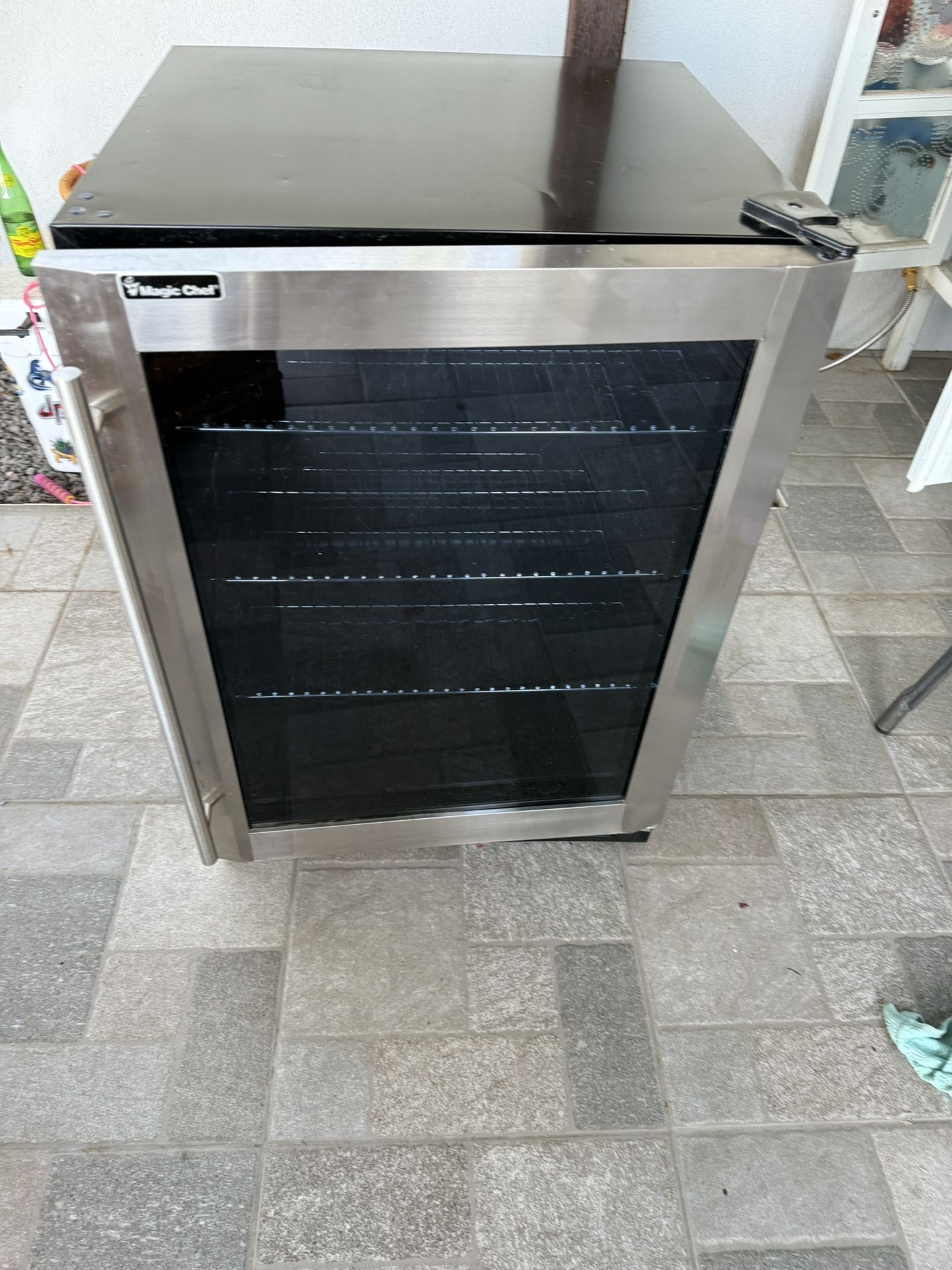 Magic Chef 154-Can Beverage Cooler – Chill in Style