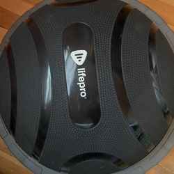 Half balance ball trainer