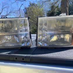 GMC Sierra Headlight 