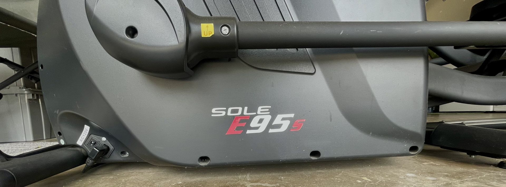 Elliptical Machine in Excellent Condition, Gently Used and Fully Functional.