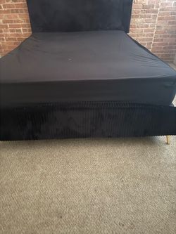 BLACK VELVET QUEEN SIZE PLATFORM BED WITH DRESSER