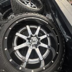 Fuel Maverick 8 Lug Wheels 