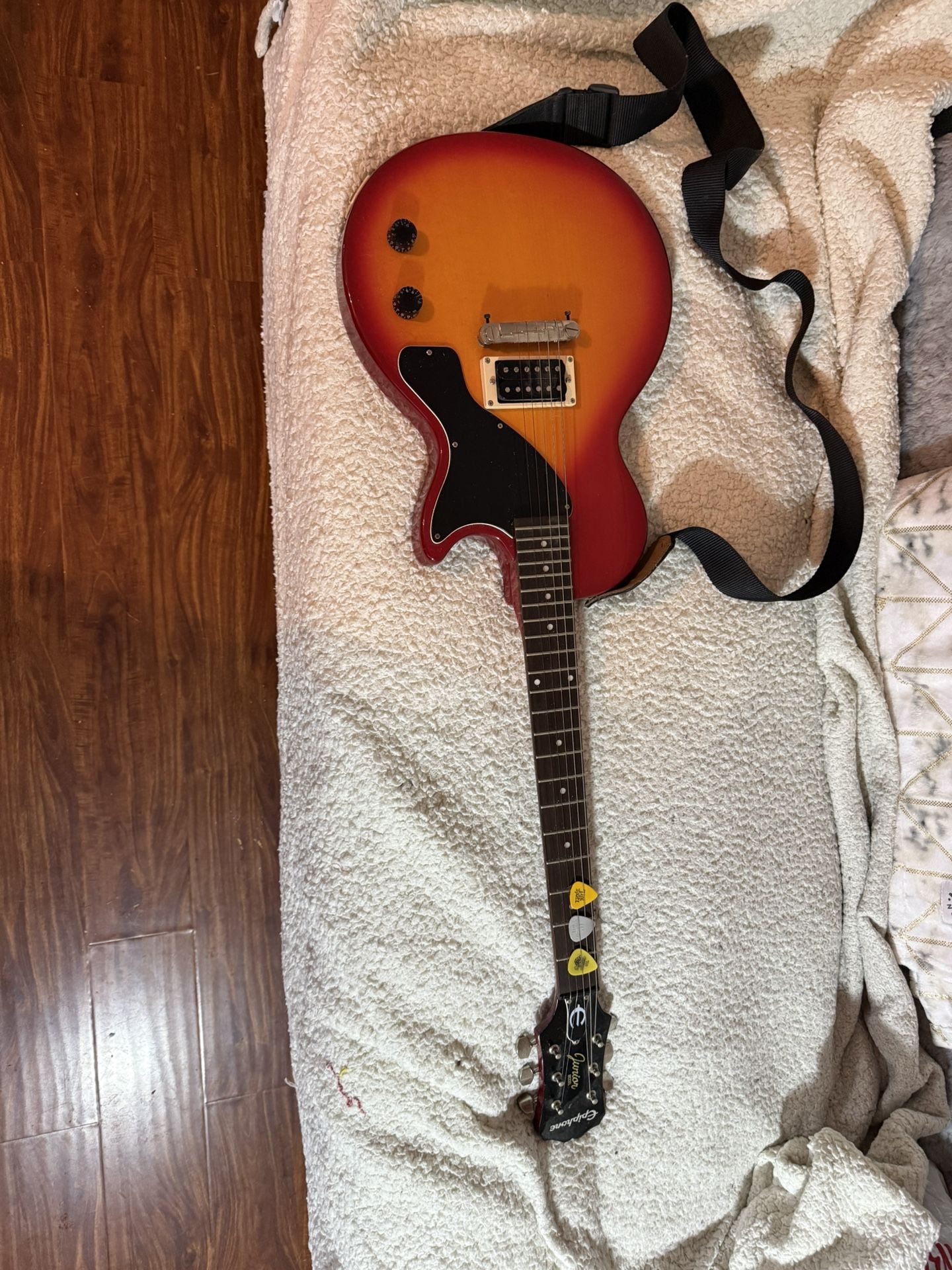 Epiphone Les Paul Style Guitar.