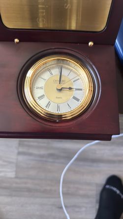 Danbury Clock Company Quartz Desk Clock
