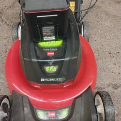 TORO LAWN MOWER 60V SELF DRIVE WITH BATTERY AND CHARGER 