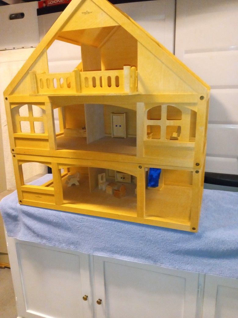 Large Ryans Room Doll House