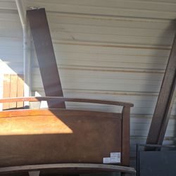 SOLID WOOD QUEEN BEDFRAME