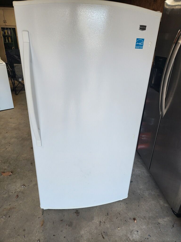 UPRIGHT FREEZER