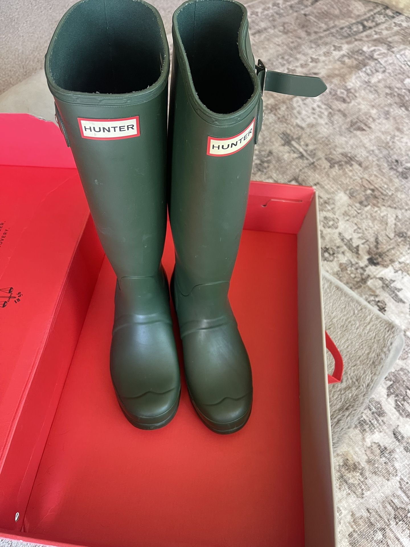 Hunter Tall Rain boots Sz 8 Green