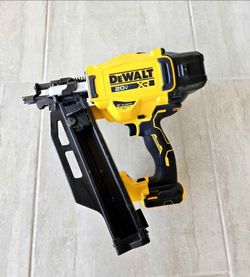 DeWALT 20V XR Framing Nailer 21 Degrees