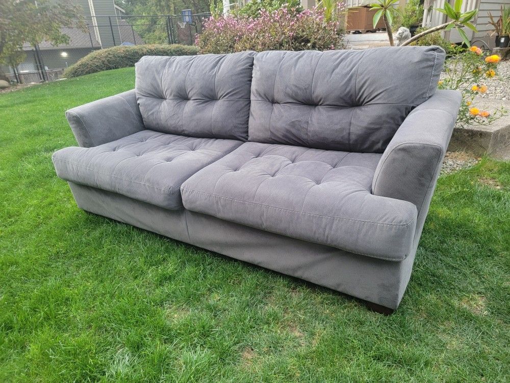 Comfortable Clean COUCH