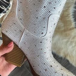 Boots. Size 51/2.   Pocouso.  Baratas.  20 Ella