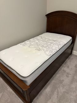 TWIN BED FRAME SOLID WOOD WITH MATTRESS TRINDLE/STORAGE $300